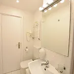 Libra - Two Bedrooms - 5 Guests - Next To Cismigiu Gardens بوخارست