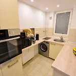 Libra - Two Bedrooms - 5 Guests - Next To Cismigiu Gardens Апартаменти Бухарест