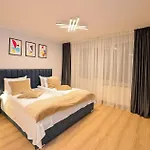 Libra - Two Bedrooms - 5 Guests - Next To Cismigiu Gardens بوخارست