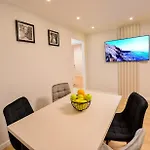 Апартаменти Libra - Two Bedrooms - 5 Guests - Next To Cismigiu Gardens Бухарест