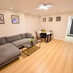 Libra - Two Bedrooms - 5 Guests - Next To Cismigiu Gardens *