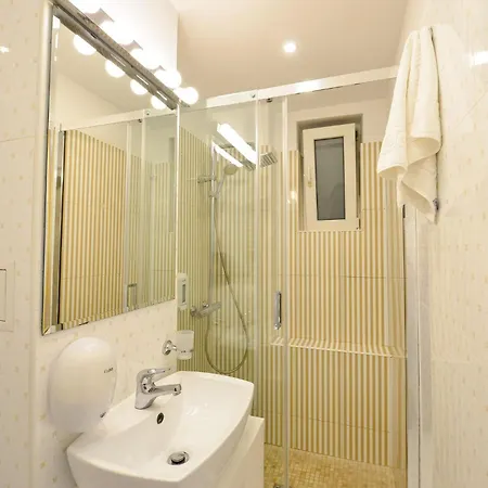 Libra - Two Bedrooms - 5 Guests - Next To Cismigiu Gardens Appartement *