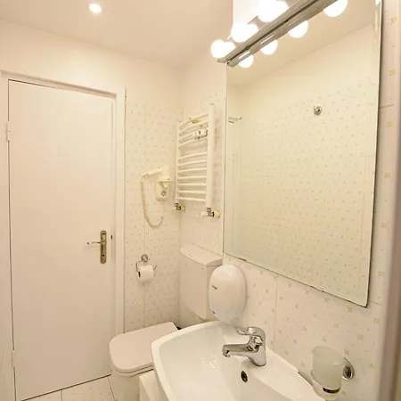 Libra - Two Bedrooms - 5 Guests - Next To Cismigiu Gardens Bucarest