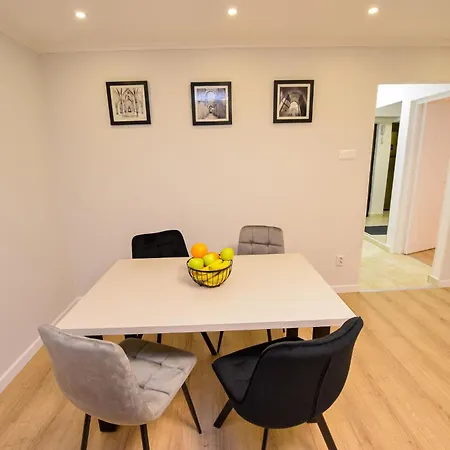 Libra - Two Bedrooms - 5 Guests - Next To Cismigiu Gardens * Bucharest