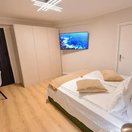 Libra - Two Bedrooms - 5 Guests - Next To Cismigiu Gardens Apartment