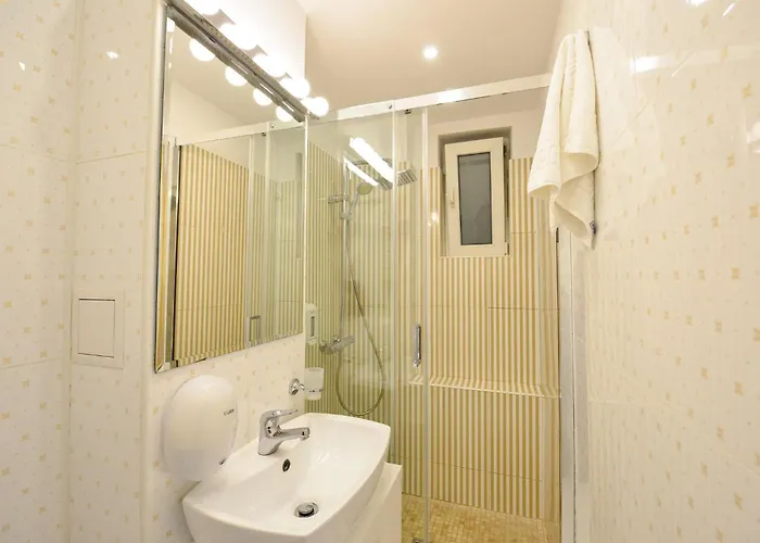 Libra - Two Bedrooms - 5 Guests - Next To Cismigiu Gardens 公寓 *
